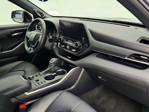 Used 2023 Toyota Highlander XSE AWD/4WD image 25