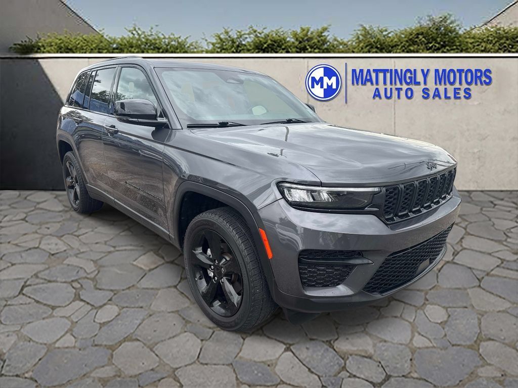Used 2022 Jeep Grand Cherokee Altitude AWD/4WD image 1