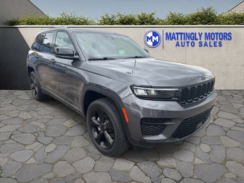 Used 2022 Jeep Grand Cherokee Altitude AWD/4WD image 1