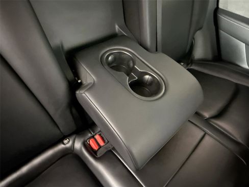 Used 2021 Tesla Model Y Long Range image 36