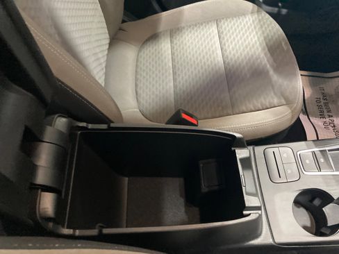 Used 2022 Ford Escape SE image 6
