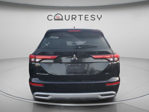 Used 2024 Mitsubishi Outlander SE FWD image 9