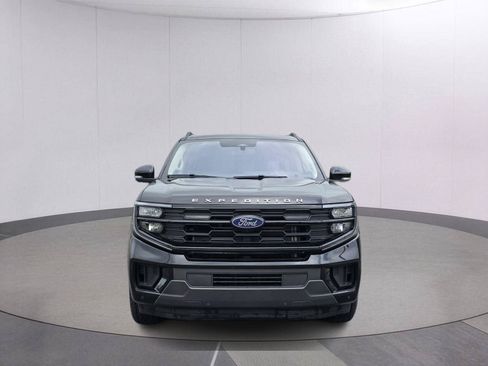 Used 2025 Ford Expedition Max Active AWD/4WD image 2