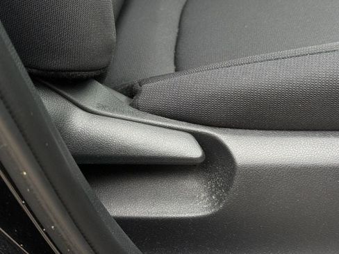 Used 2023 Toyota Corolla Cross LE FWD image 32