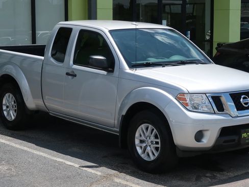 Used 2017 Nissan Frontier SV RWD image 5