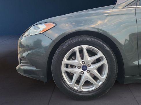 Used 2015 Ford Fusion SE image 9