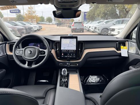 New 2026 Volvo XC60 B5 Ultra w/ Climate Package image 18