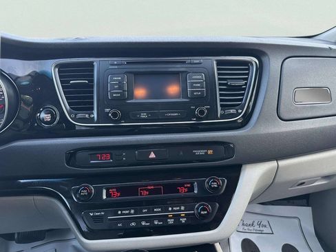 Used 2015 Kia Sedona EX FWD image 22