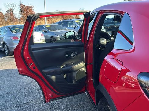 Certified 2023 Honda HR-V Sport image 28