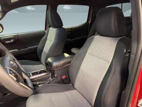Used 2021 Toyota Tacoma TRD Sport RWD image 5