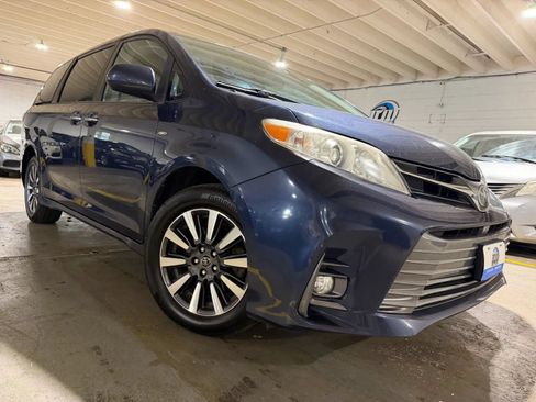 Used 2018 Toyota Sienna XLE Premium AWD/4WD image 5