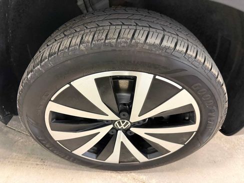 Certified 2023 Volkswagen Taos SE FWD image 12