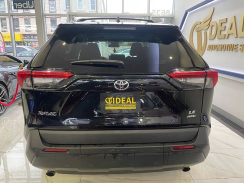 Used 2021 Toyota RAV4 LE AWD/4WD image 6