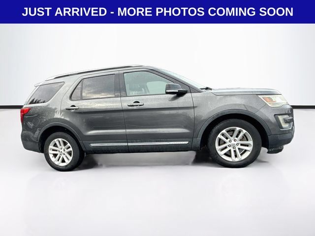 Used 2016 Ford Explorer XLT w/ Equipment Group 202A FWD image 8