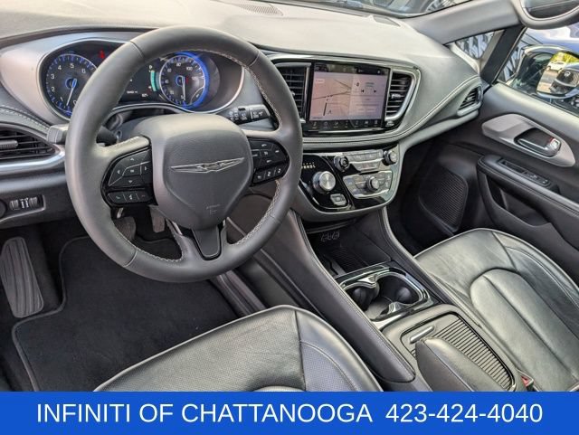 Used 2025 Chrysler Pacifica Limited FWD image 4