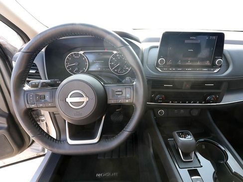 Used 2023 Nissan Rogue SV w/ SV Premium B Package AWD/4WD image 3