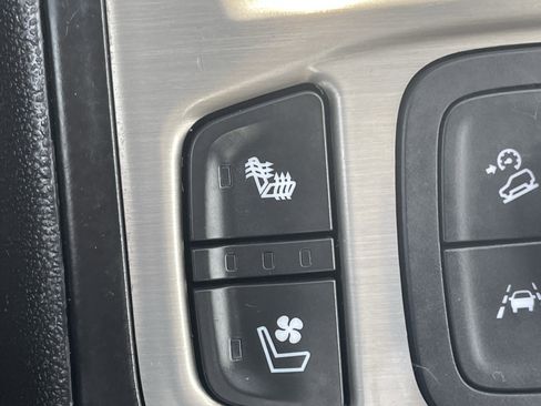 Used 2018 GMC Terrain Denali w/ Comfort Package AWD/4WD image 25