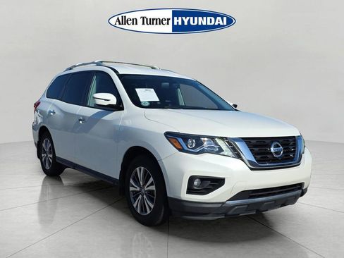 Used 2019 Nissan Pathfinder SV FWD image 2