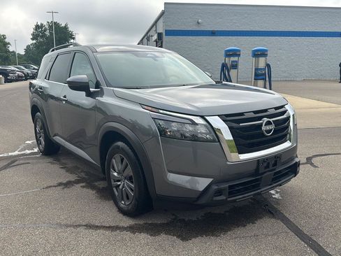 Used 2025 Nissan Pathfinder SV AWD/4WD image 7