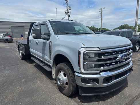 Used 2025 Ford F350 Lariat AWD/4WD image 2