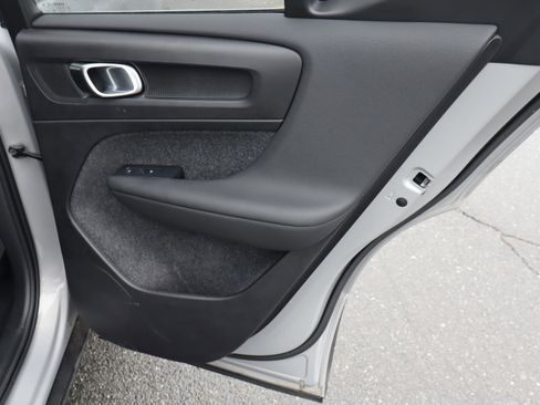 Used 2025 Volvo XC40 B5 Core image 33