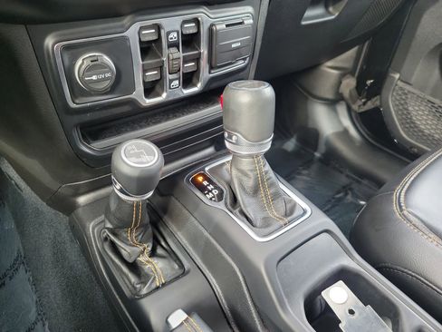 Used 2022 Jeep Gladiator Overland image 20