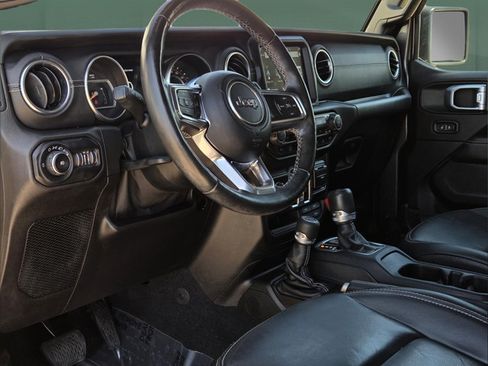 Used 2019 Jeep Wrangler Unlimited Sahara w/ Uconnect 4C Nav & Sound Group AWD/4WD image 30