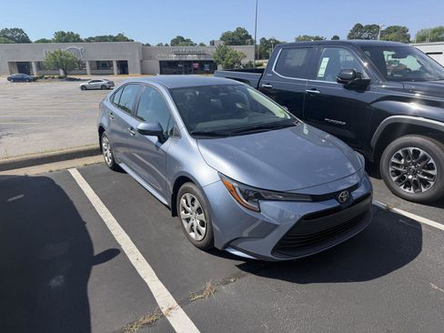 Used 2026 Toyota Corolla LE FWD image 12