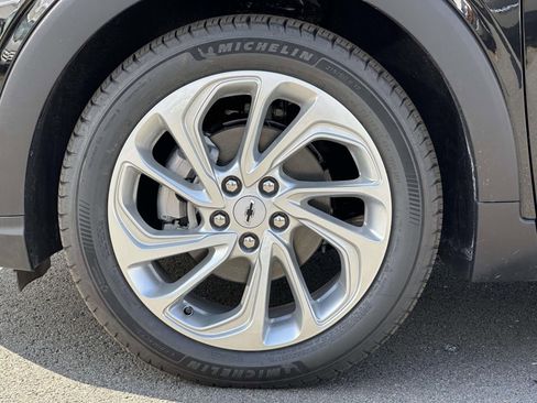 New 2027 Chevrolet Bolt LT w/ Comfort Package image 7