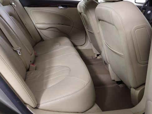Used 2010 Buick Lucerne CXL image 22