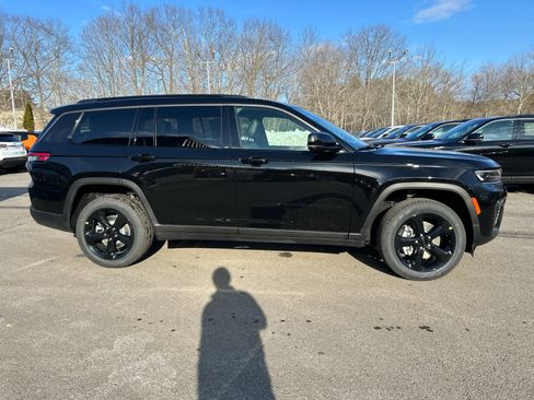 New 2026 Jeep Grand Cherokee L Limited w/ Limited Altitude Package AWD/4WD image 3