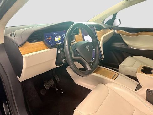 Used 2018 Tesla Model X 75D image 11