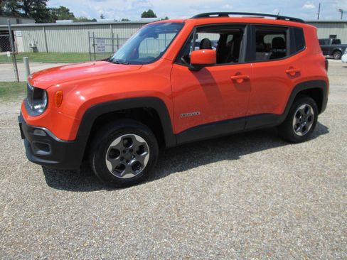Used 2015 Jeep Renegade Latitude AWD/4WD image 2