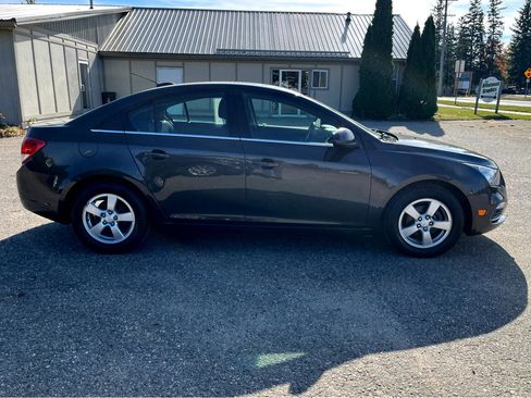 Used 2015 Chevrolet Cruze LT image 6