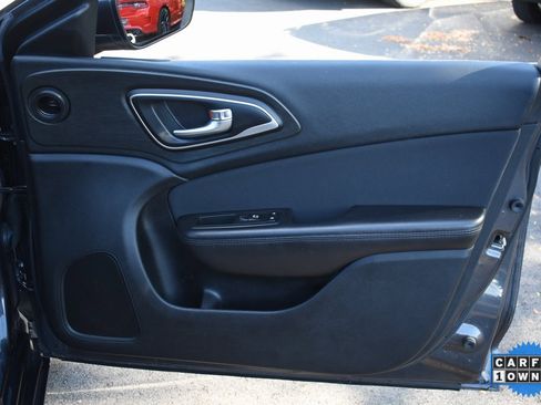 Used 2015 Chrysler 200 Limited w/ Convenience Group image 25