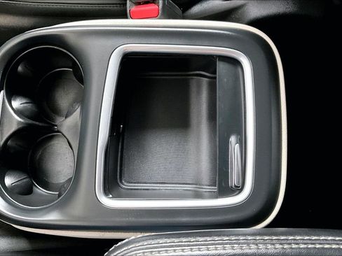 Used 2023 Chrysler Pacifica Touring-L image 34