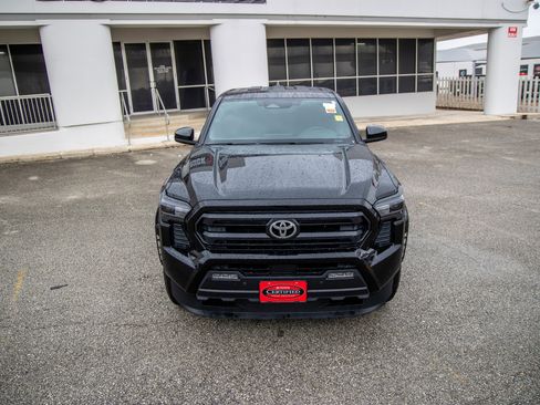Certified 2025 Toyota Tacoma SR5 w/ SR5 Upgrade Package AWD/4WD image 4