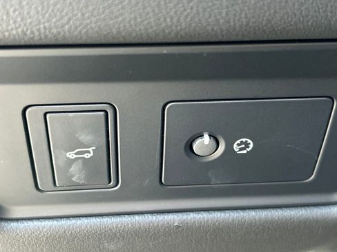 Used 2024 Jaguar F-PACE R-Dynamic S image 31