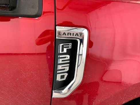 Used 2022 Ford F250 Lariat w/ Lariat Value Package RWD image 9