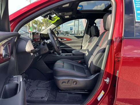 Used 2025 Chevrolet Traverse RS image 20