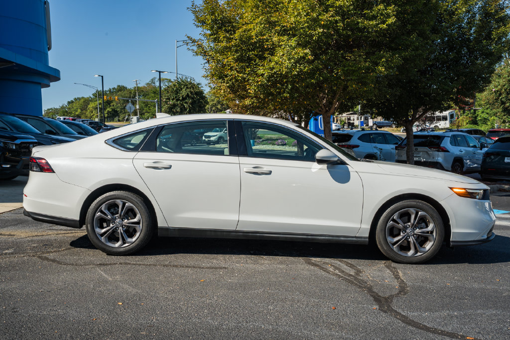Certified 2023 Honda Accord EX image 3