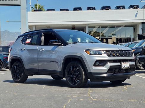 Used 2022 Jeep Compass Latitude FWD image 27