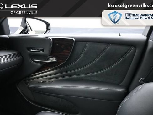 Certified 2023 Lexus LS 500 AWD w/ Interior Upgrade Package image 16