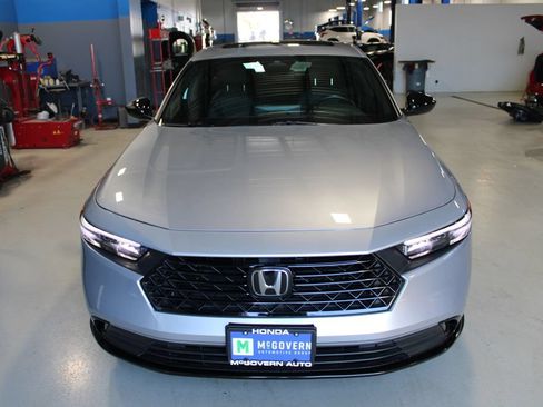 Used 2025 Honda Accord Sport image 2