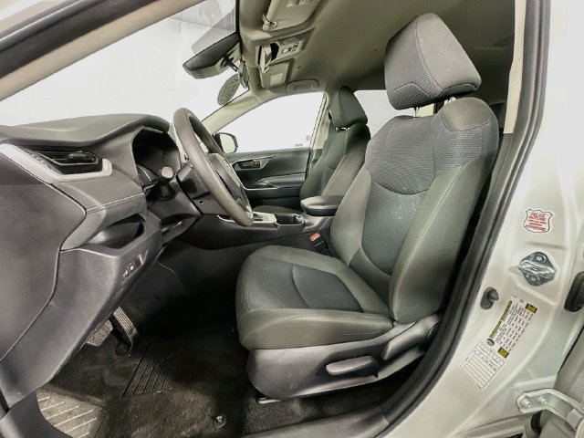 Used 2025 Toyota RAV4 LE AWD/4WD image 17