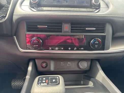 Used 2023 Nissan Rogue SV AWD/4WD image 36