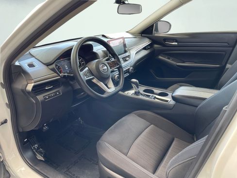 Used 2025 Nissan Altima 2.5 SV FWD image 10