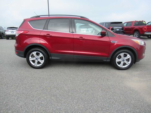 Used 2016 Ford Escape SE w/ Equipment Group 201A FWD image 4