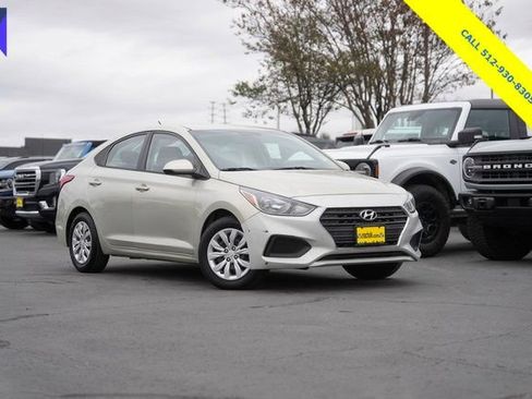 Used 2018 Hyundai Accent SE image 2