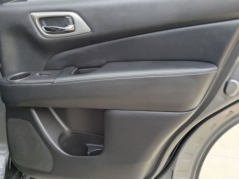 Used 2020 Nissan Pathfinder SL image 26